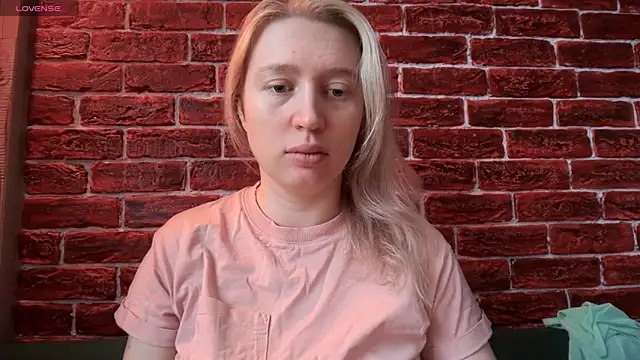 Snapshot of CitrusBlissss chatting on 11.13.25 CitrusBlissss online show from 11.13.25