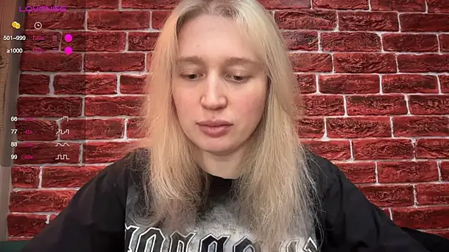 Snapshot of CitrusBlissss chatting on 11.20.25 CitrusBlissss online show from 11.20.25