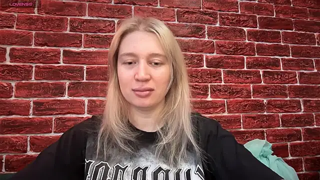 Snapshot of CitrusBlissss chatting on 11.21.25 CitrusBlissss online show from 11.21.25