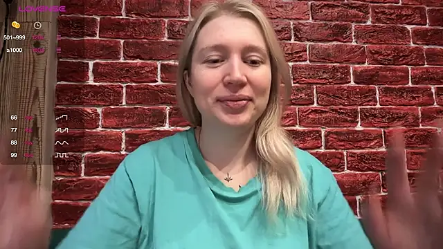 Snapshot of CitrusBlissss chatting on 11.23.25 CitrusBlissss online show from 11.23.25