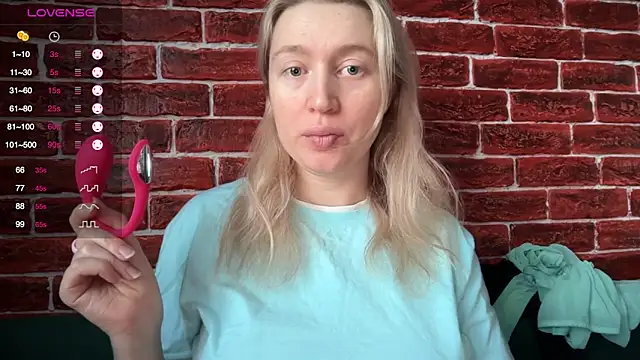 Snapshot of CitrusBlissss chatting on 11.25.25 CitrusBlissss online show from 11.25.25