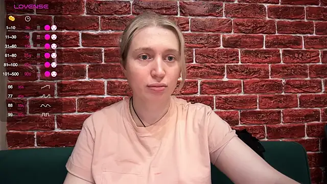 Snapshot of CitrusBlissss chatting on 11.25.25 CitrusBlissss online show from 11.25.25