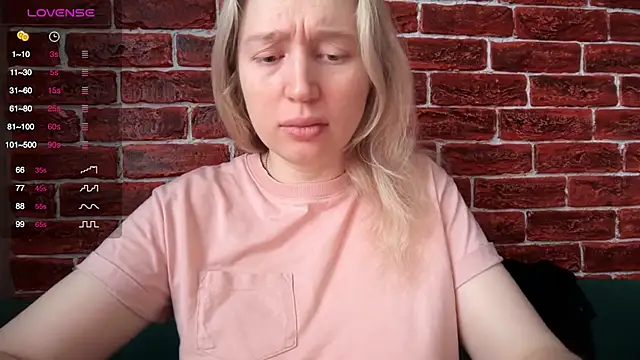 Snapshot of CitrusBlissss chatting on 11.26.25 CitrusBlissss online show from 11.26.25