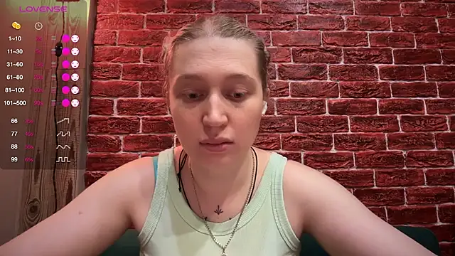 Snapshot of CitrusBlissss chatting on 11.26.25 CitrusBlissss online show from 11.26.25