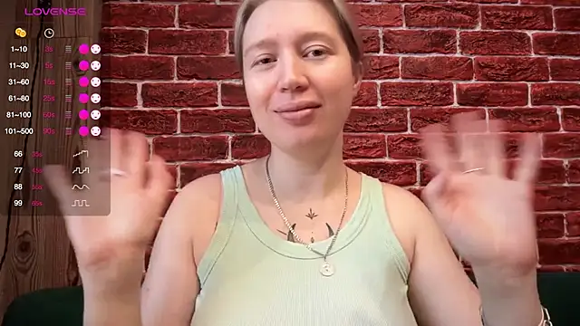 Snapshot of CitrusBlissss chatting on 11.29.25 CitrusBlissss online show from 11.29.25