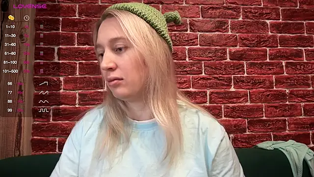 Snapshot of CitrusBlissss chatting on 12.02.25 CitrusBlissss online show from 12.02.25