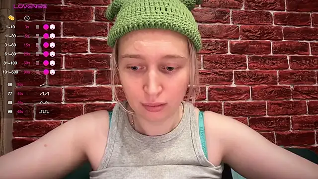 Snapshot of CitrusBlissss chatting on 12.03.25 CitrusBlissss online show from 12.03.25