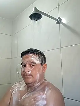 Snapshot of reguetones92 chatting on 10.18.25 reguetones92 online show from 10.18.25