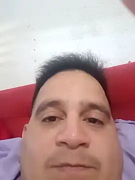 Snapshot of reguetones92 chatting on 11.12.25 reguetones92 online show from 11.12.25