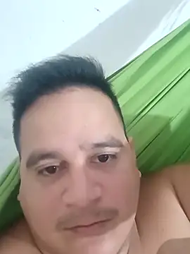 Snapshot of reguetones92 chatting on 11.15.25 reguetones92 online show from 11.15.25