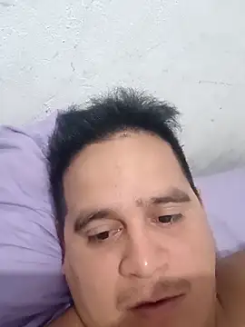 Snapshot of reguetones92 chatting on 11.23.25 reguetones92 online show from 11.23.25