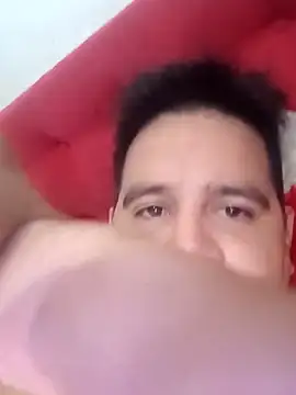 Snapshot of reguetones92 chatting on 12.03.25 reguetones92 online show from 12.03.25