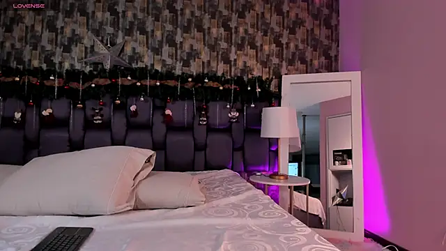 VeraBlazze online show from 12.15.25