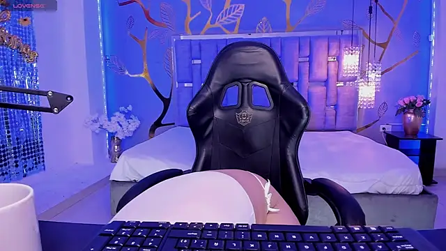 ShylySweet online show from 10.15.25