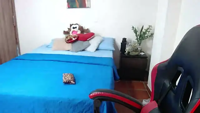 Secret Bella online show from 11.25.25