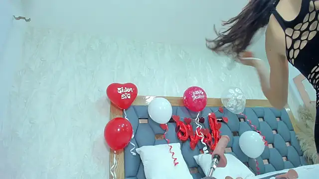 Snapshot of crystal_sm chatting on 02.15.26 crystal sm online show from 02.15.26