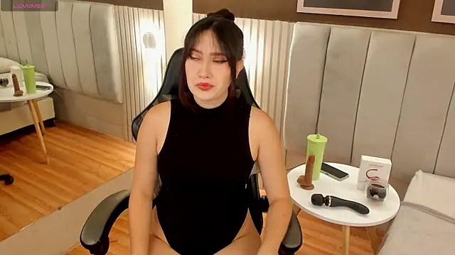 Snapshot of Skyyle_ chatting on 04.23.26 Skyyle online show from 04.23.26