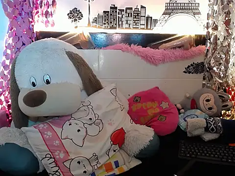 Snapshot of Nicol_V chatting on 09.26.25 Nicol V online show from 09.26.25