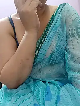 Snapshot of roshni_agrawal0 chatting on 04.30.26 roshni agrawal0 online show from 04.30.26