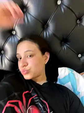 Snapshot of HinataArai chatting on 10.02.25 HinataArai online show from 10.02.25