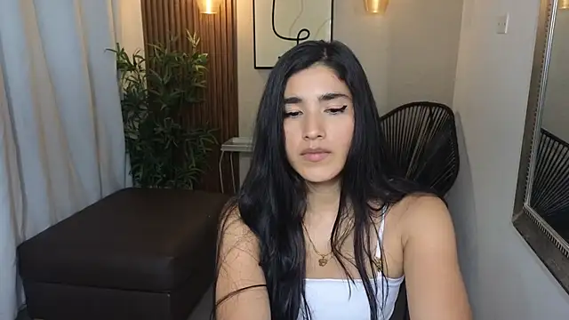 Lia Mar  online show from 10.17.25