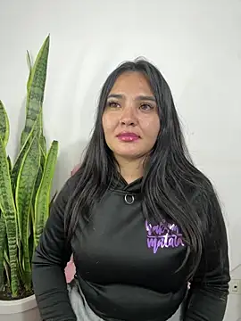 Snapshot of meli__brown chatting on 05.19.26 meli brown online show from 05.19.26