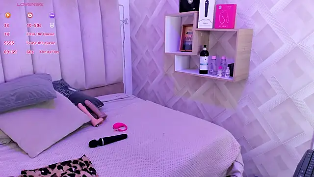 Clhoe Johnson online show from 11.15.25