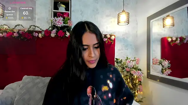 Snapshot of SarahEscobarr chatting on 09.18.25 SarahEscobarr online show from 09.18.25