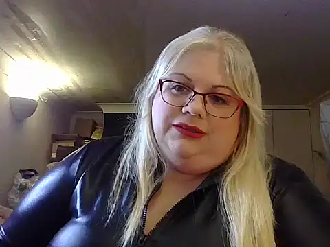 Kinkyhousewife83 online show from 09.27.25