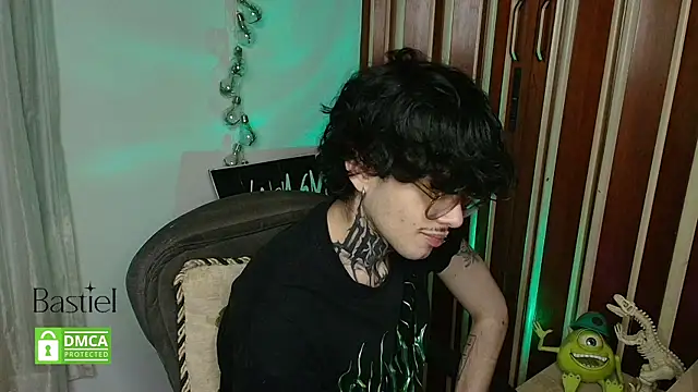 Snapshot of Mihail_leroy chatting on 10.01.25 Mihail leroy online show from 10.01.25
