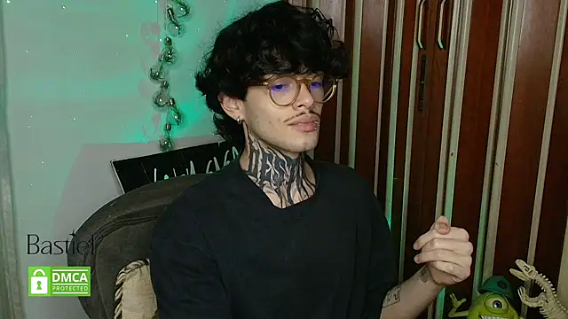 Snapshot of Mihail_leroy chatting on 10.02.25 Mihail leroy online show from 10.02.25
