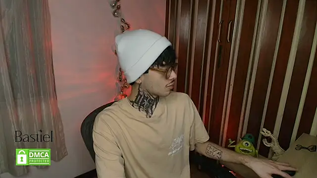 Snapshot of Mihail_leroy chatting on 10.14.25 Mihail leroy online show from 10.14.25