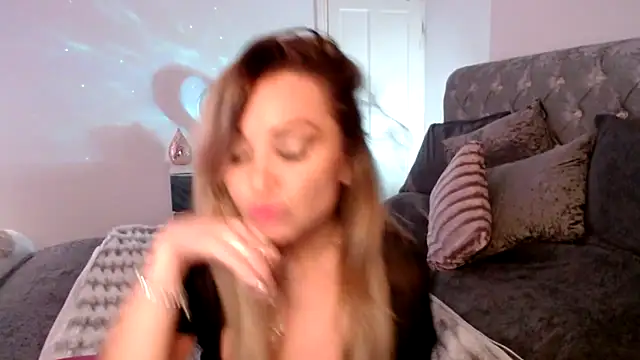 AngeleyesUK online show from 10.23.25