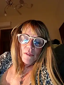 Snapshot of Polly23 chatting on 10.21.25 Polly23 online show from 10.21.25