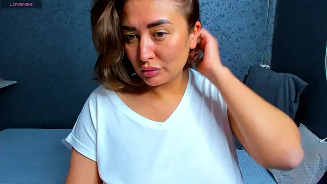 Snapshot of Olivia_Buckby chatting on 11.11.25 Olivia Buckby online show from 11.11.25