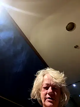 Snapshot of ladyboatlady chatting on 09.28.25 ladyboatlady online show from 09.28.25