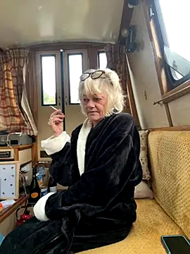 Snapshot of ladyboatlady chatting on 10.05.25 ladyboatlady online show from 10.05.25