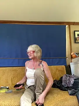 Snapshot of ladyboatlady chatting on 10.20.25 ladyboatlady online show from 10.20.25