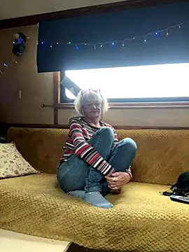 Snapshot of ladyboatlady chatting on 12.17.25 ladyboatlady online show from 12.17.25