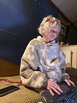 Snapshot of ladyboatlady chatting on 02.02.26 ladyboatlady online show from 02.02.26