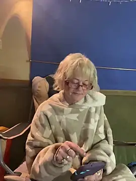 Snapshot of ladyboatlady chatting on 02.04.26 ladyboatlady online show from 02.04.26