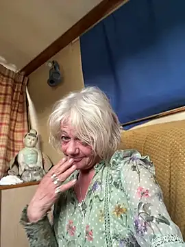 Snapshot of ladyboatlady chatting on 04.20.26 ladyboatlady online show from 04.20.26