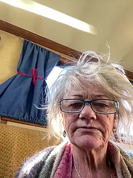 Snapshot of ladyboatlady chatting on 04.30.26 ladyboatlady online show from 04.30.26