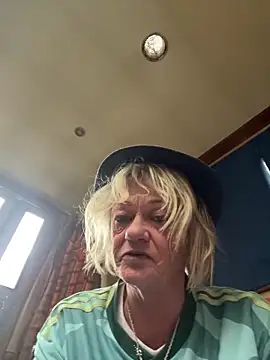 Snapshot of ladyboatlady chatting on 05.16.26 ladyboatlady online show from 05.16.26