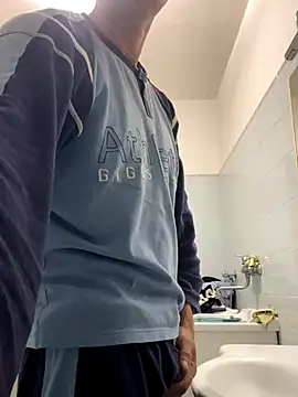 Snapshot of sasatimido chatting on 11.14.25 sasatimido online show from 11.14.25