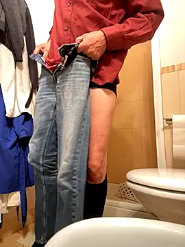 Snapshot of sasatimido chatting on 11.18.25 sasatimido online show from 11.18.25