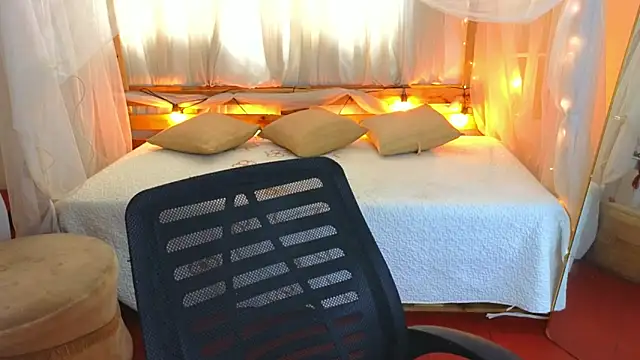 loreaniss online show from 10.22.25