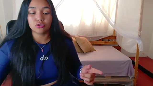 Snapshot of loreaniss chatting on 02.21.26 loreaniss online show from 02.21.26