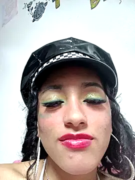 Kylie Moan online show from 11.01.25