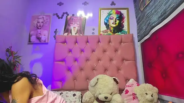 Kylie Moan online show from 11.04.25